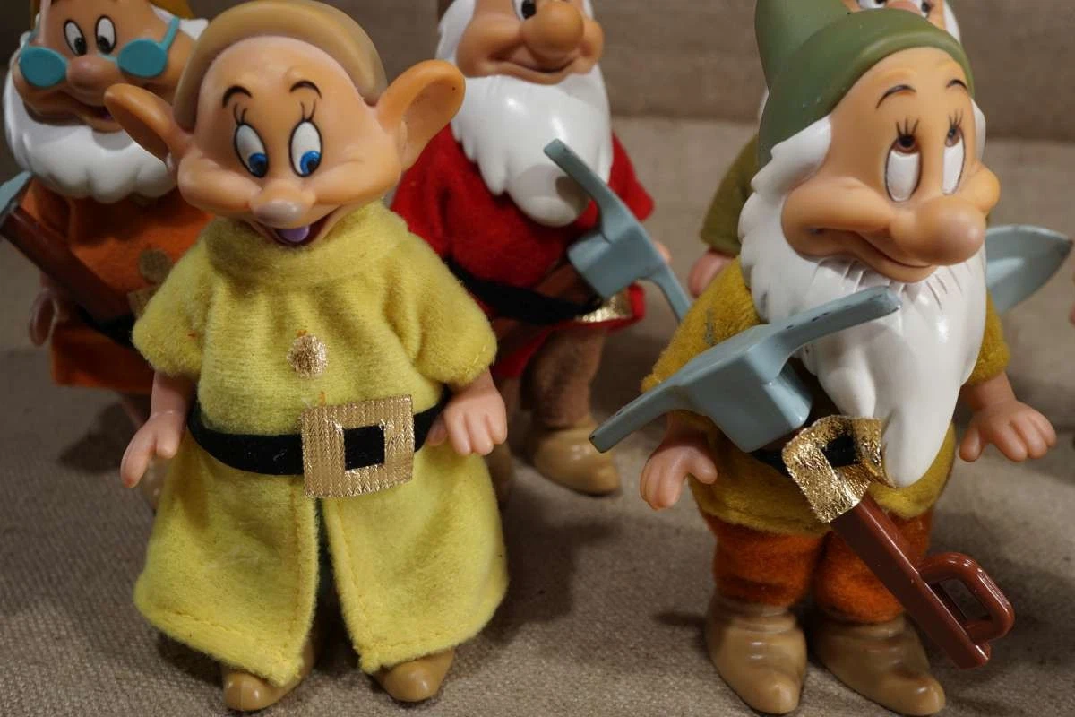 7x vintage Simba Toys Disney Schneewitchen - Die sieben Zwerge