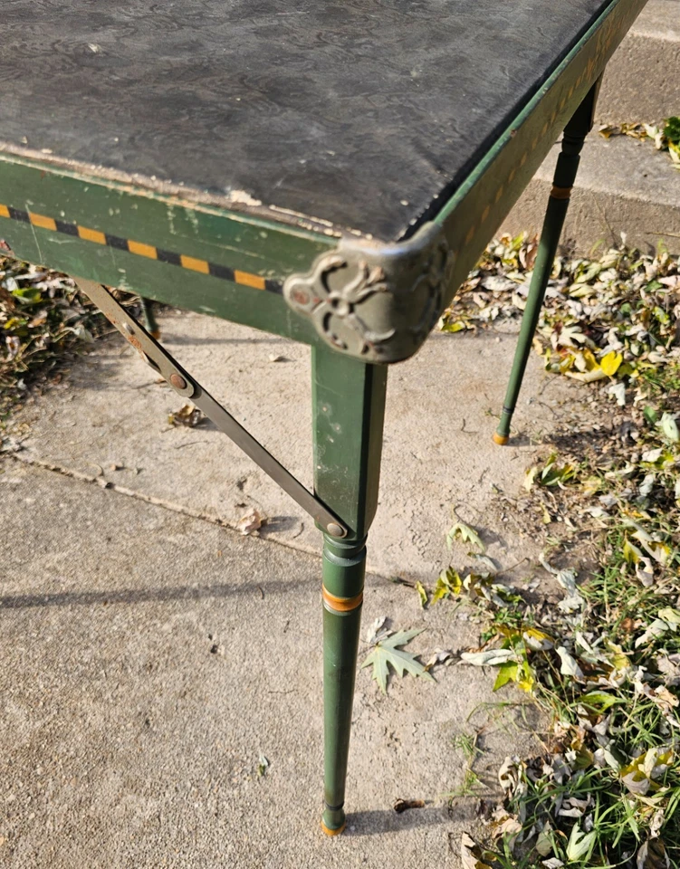 Mesa de juego de cartas de madera plegable de colección Metal Stampings Corp 30" x 30" Foto 3 de 4