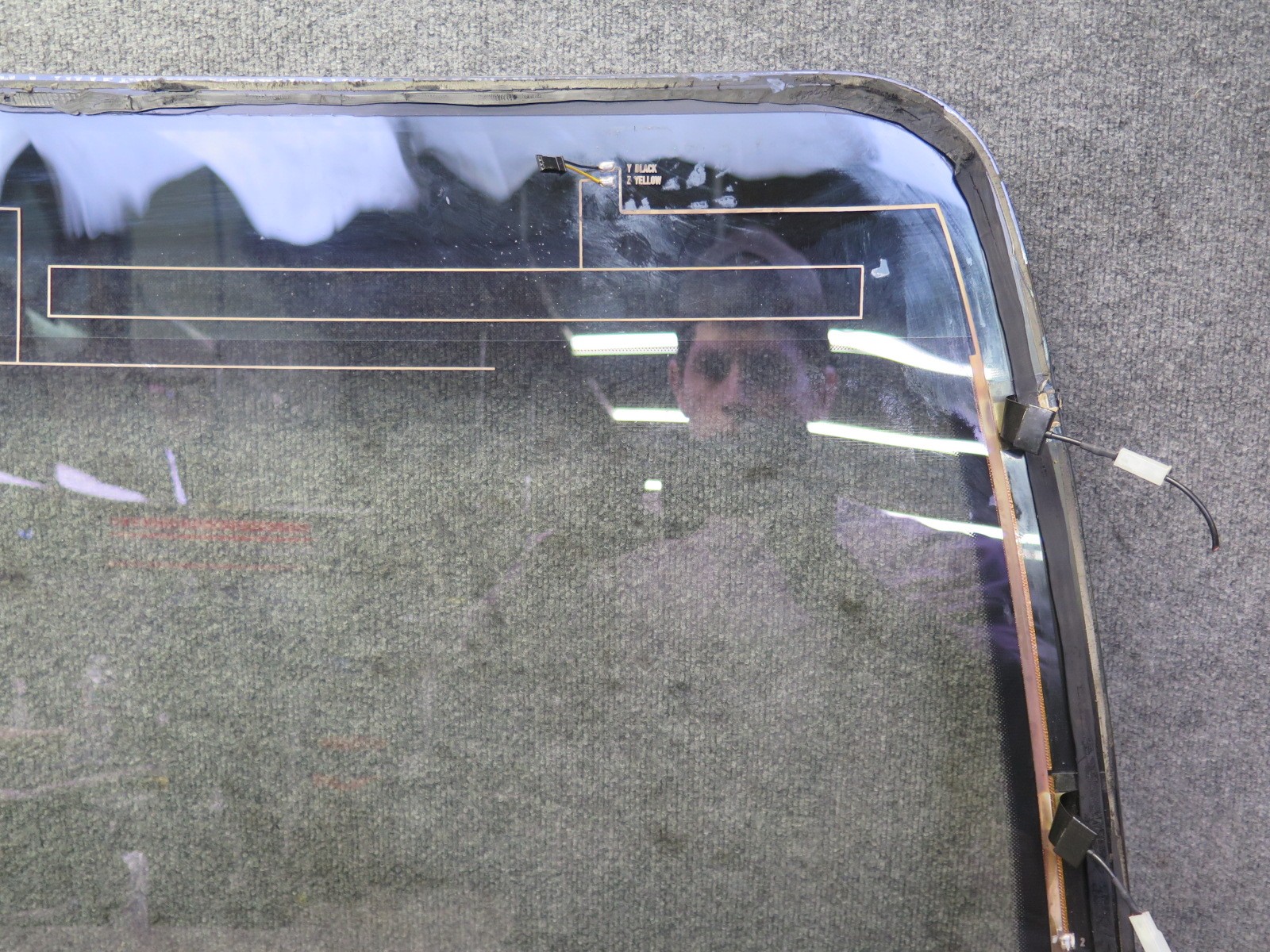 2006-2012 BENTLEY FLYING SPUR REAR HEATED WINDSHIELD WINDOW GLASS