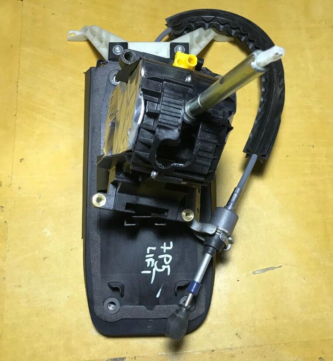 7P5713025 AN Automatic Transmission Floor Shift Porsche cayenne