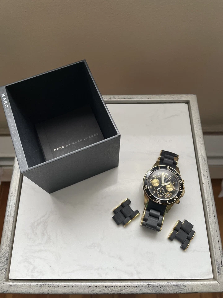 RELOJ MARC JACOBS ENVUELTO SILICONA Foto 3 de 4