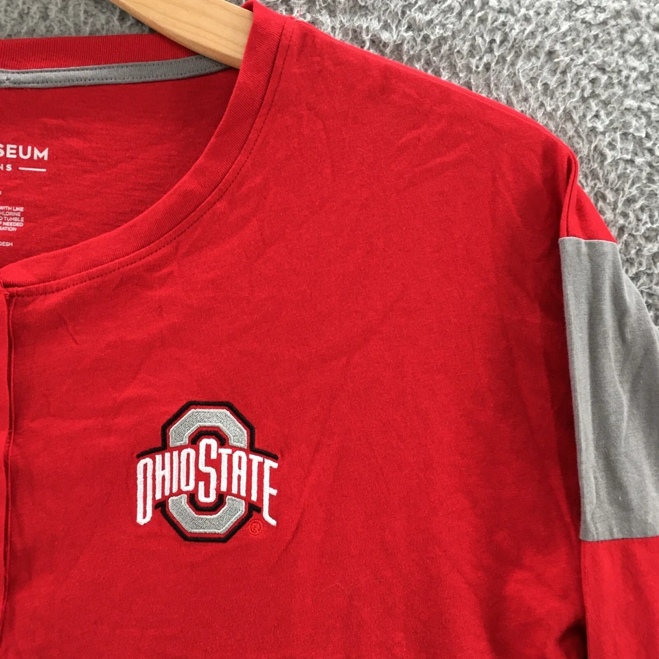 Sudadera Coliseo Mujer XL Roja Cuello Redondo Cuarto Botón Mangas Largas Informal Foto 3 de 4