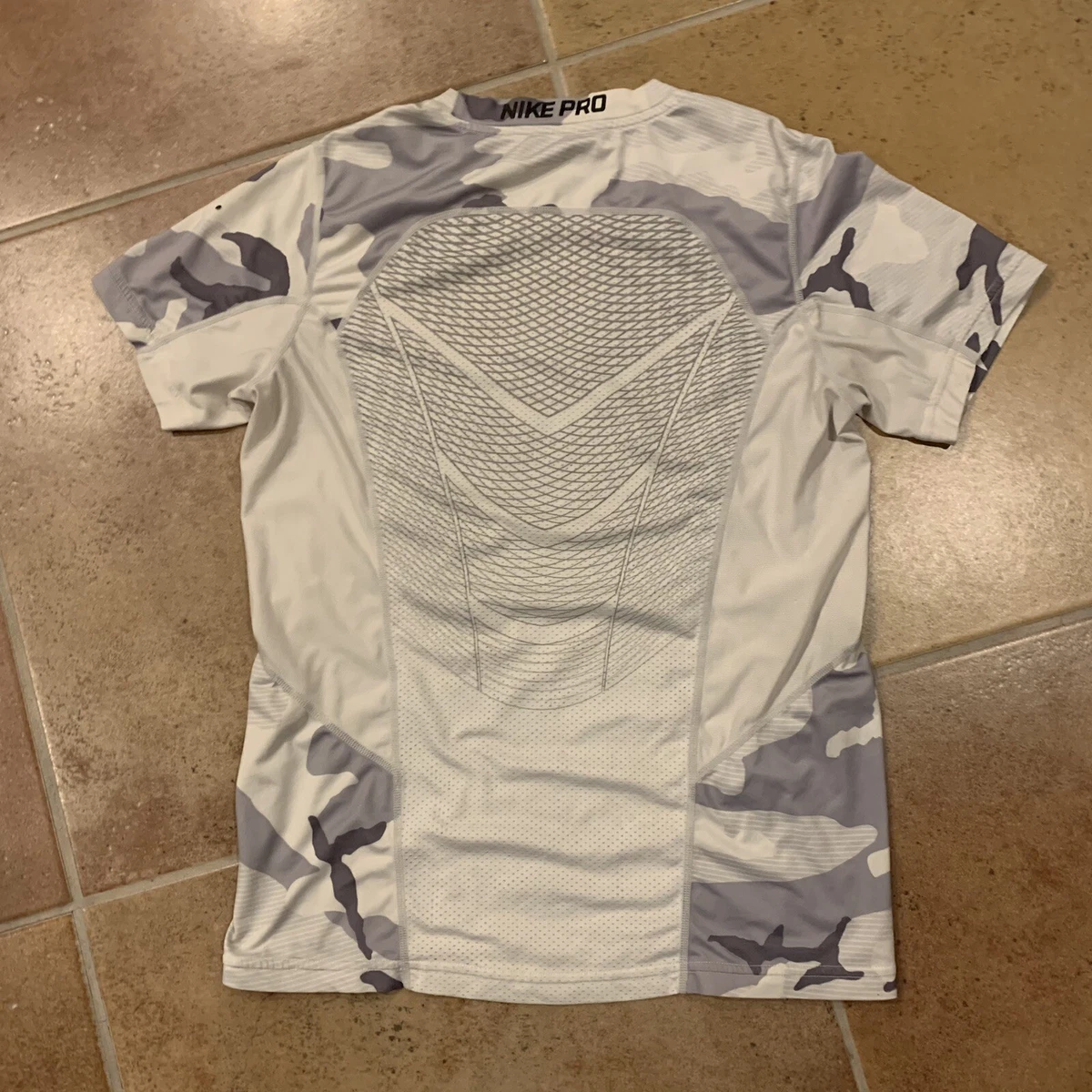 Nike Pro Hypercool Compression T-shirt Women’s Large white camo