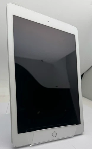Apple iPad 6th Generation (Gen) (2018) 32GB silver with keyboard