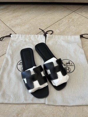 HERMÈS Oran Damen Sandale Slipper Leder Schwarz Flach Logo EU 37 Casual