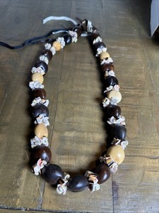 Kukui Nut And Shell Necklace/Lei