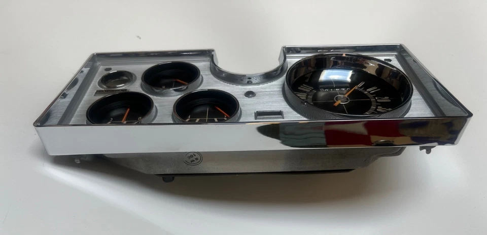 Cuadro de instrumentos Plymouth Barracuda Valiant 1964 bisel e indicadores Foto 3 de 4