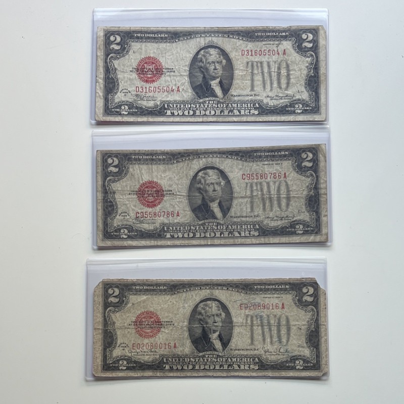 Lot of 3 US $2 United States Notes Red Seal Series 1928 (C95580786A+)
