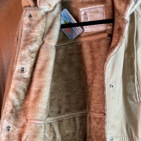 Forro de lana de oveja sintética niebla London años 70 con capucha y cinturón. Talla m. 42” pecho Foto 3 de 4