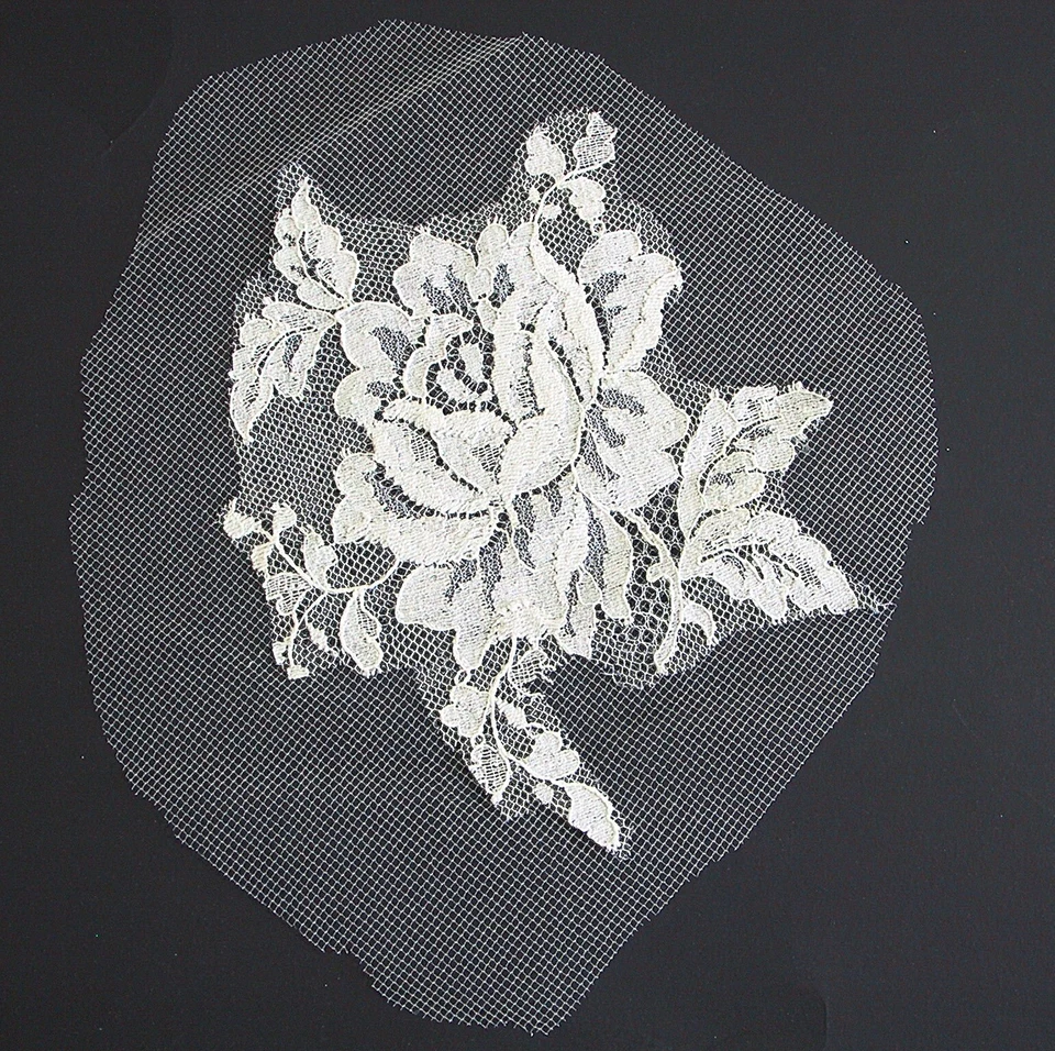 Conjunto de apliques de novia de encaje Chantilly - Alfred Angelo 1973 - Vestido vintage marfil ribete Foto 2 de 4