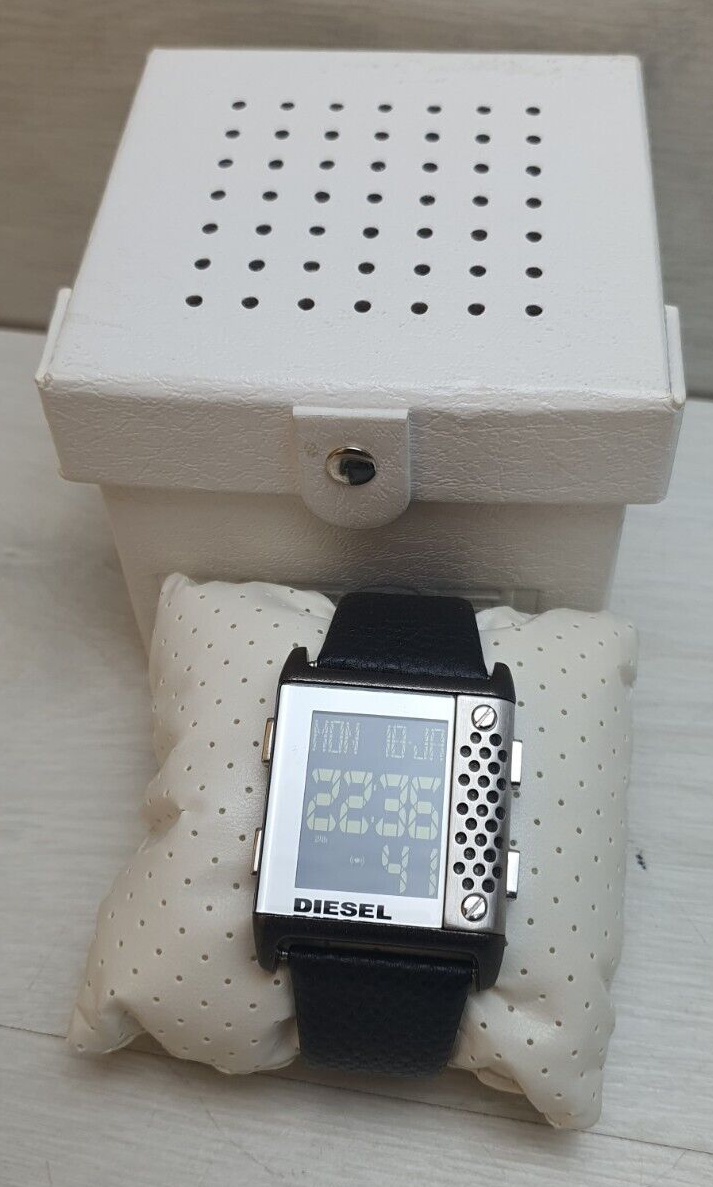 DIESEL デジタルウォッチとブレスレットセット Vintage Digital Diesel Futuristic Wristwatch Cyberpunk Watch DZ