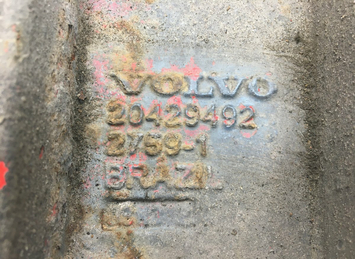 20429492 Torque Rod Bracket Mount Drive Axle L=R Volvo Trucks 