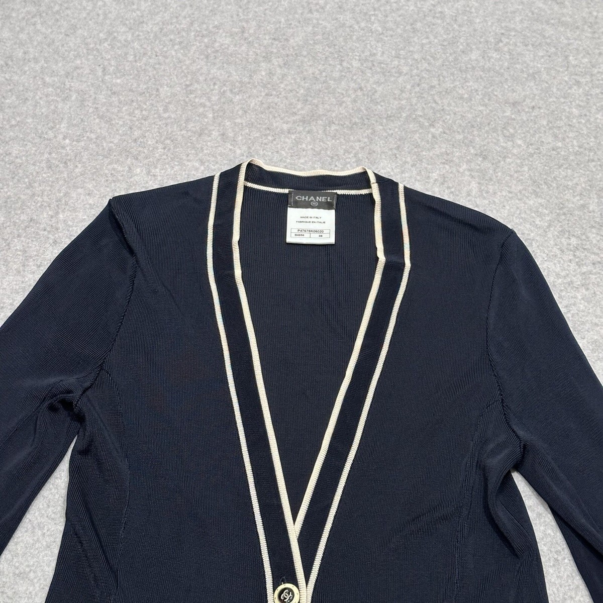 CHANEL ネイビー Vネック CHANEL Women's Navy Blue Viscose Rayon Knit V Neck Cardigan