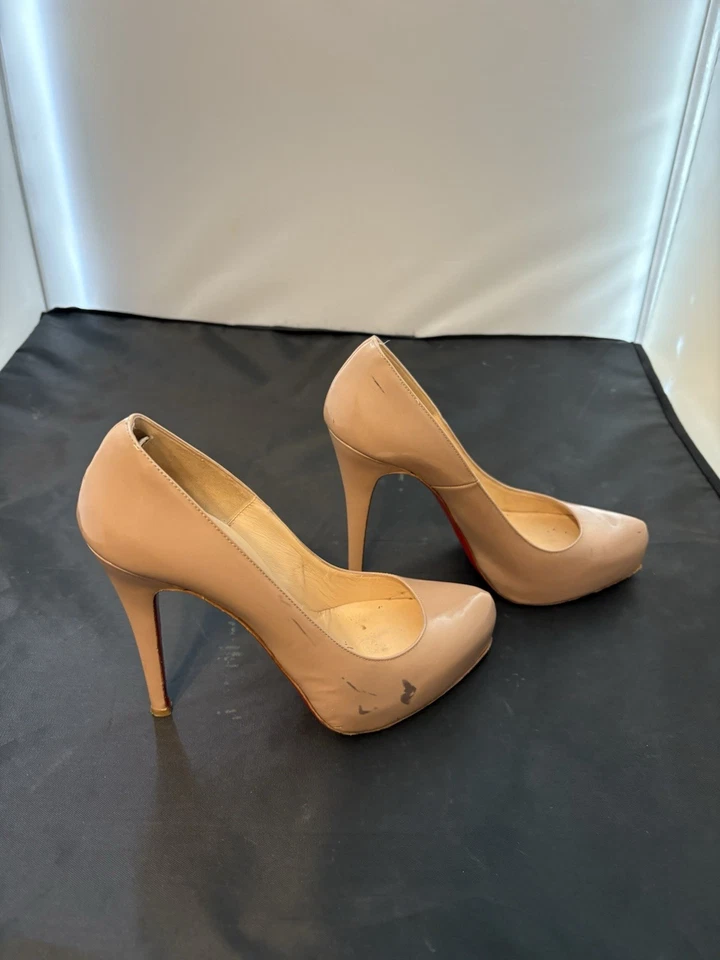 Christian Louboutin Tacones IT 37.5 Beige Charol Plataforma Rojo Parte Inferior Bomba Foto 4 de 4