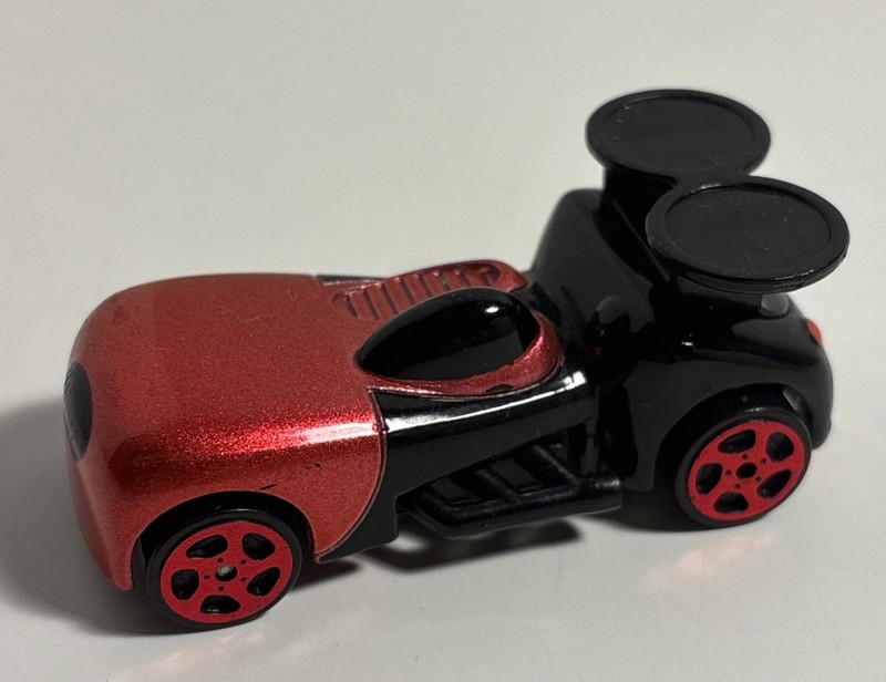 DISNEY PARKS AND RESORTS MICKEY MOUSE RED & BLACK 1:64 DIECAST 2 1/2" CAR