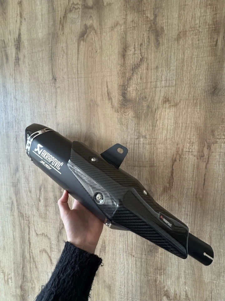 scarico akrapovic xadv 750 - Immagine 2 di 4