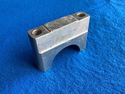 BSA ROCKET 3 A75 TRIUMP T160 T150 HAUPTLAGERKAPPE ANTRIEBSSEITE 71-3208
