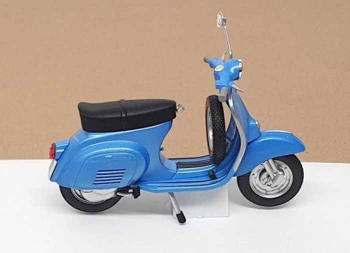 Norev 1/18 Scale 182100 - Vespa 125 Primavera Scooter Motorbike - Met. Blue - Image 3 of 4