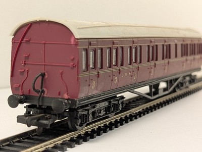 Dapol Spurweite OO Stanier LMS weinrot ohne Korridor gebremster Reisebus