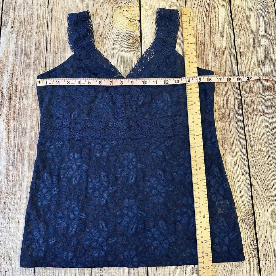 Roz & Ali 海军蓝花边迷彩中号背心娃娃花卉奇思戈斯 Y2K — 第 3/4 张图片