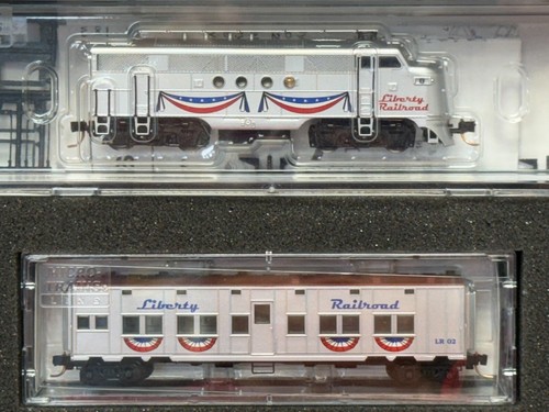 Micro-Trains Micro Seasons 993 21 030 Liberty Railroad Diesel Loco & 3 Cars - Picture 3 of 9