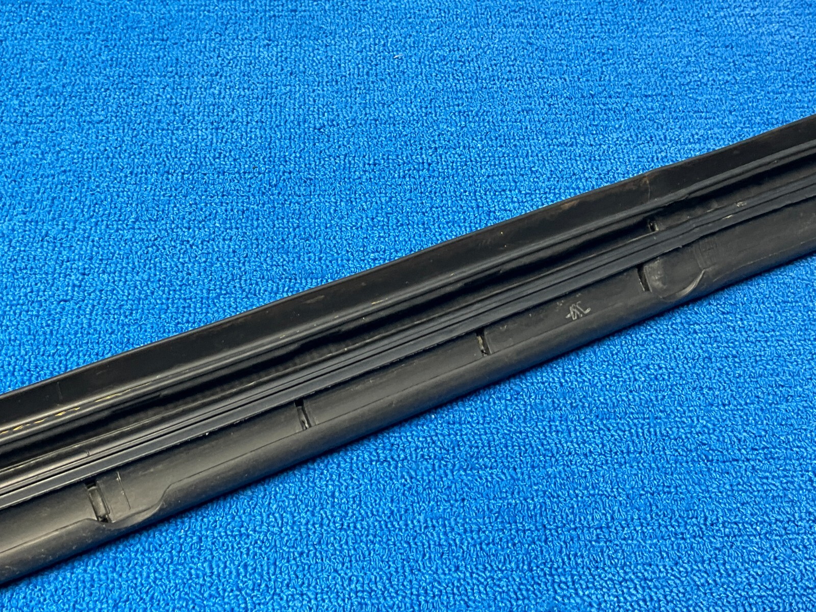 2007-2010 BENTLEY CONTINENTAL GTC FRONT LEFT A PILLAR WEATHER STRIP GASKET OEM