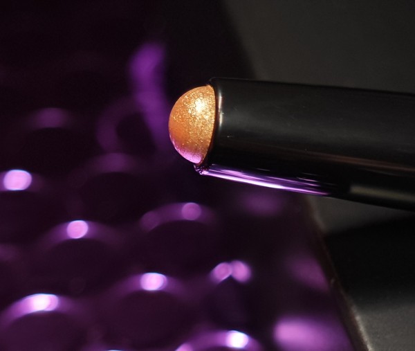 Sombra de Ojos en Barra Gleaming-Light nude shimmer Younique
