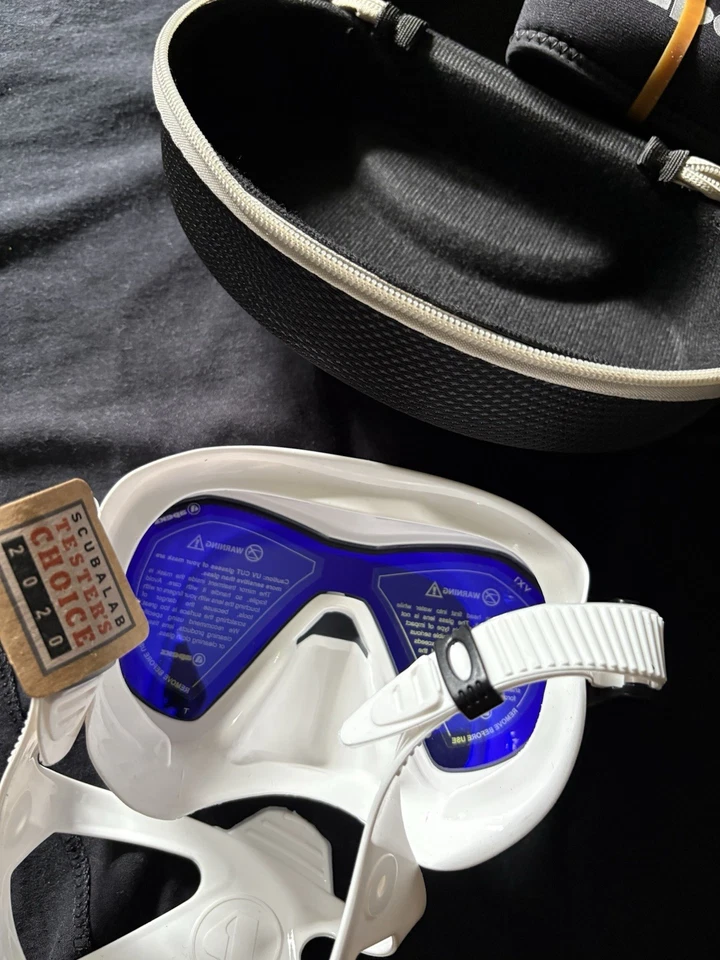 Маска для дайвинга Apeks VX1 с белыми УФ-линзами  - Изображение 2 из 4