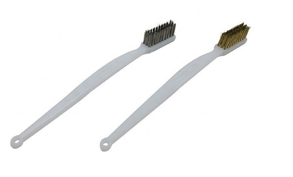 2 CEPILLOS METALICOS PARA LIMPIEZA DE PIEZAS Y BUJIAS