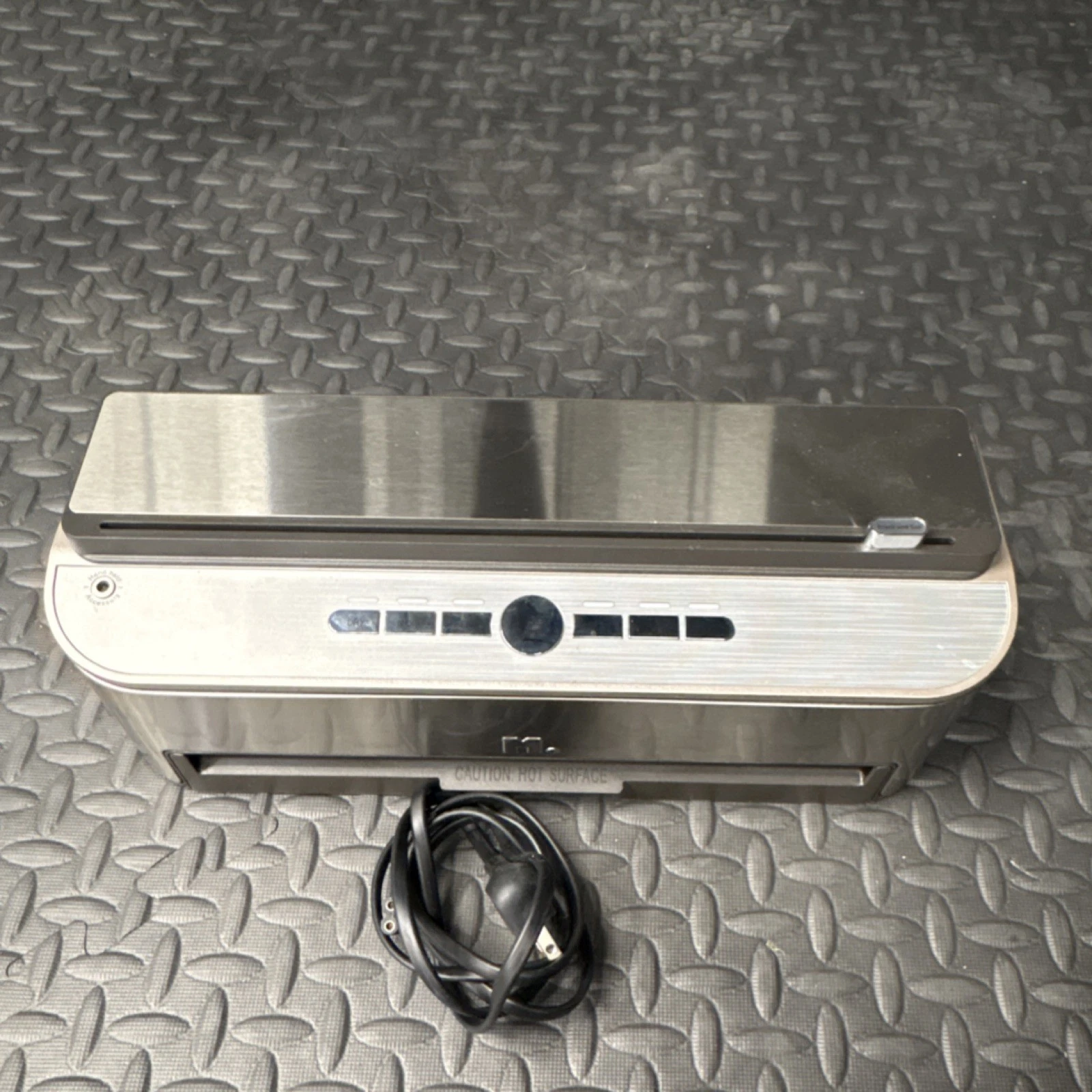 Mesilese VS6685L Vacuum Sealer 120W 120V Black/Silver Built-In Cutter + Roll