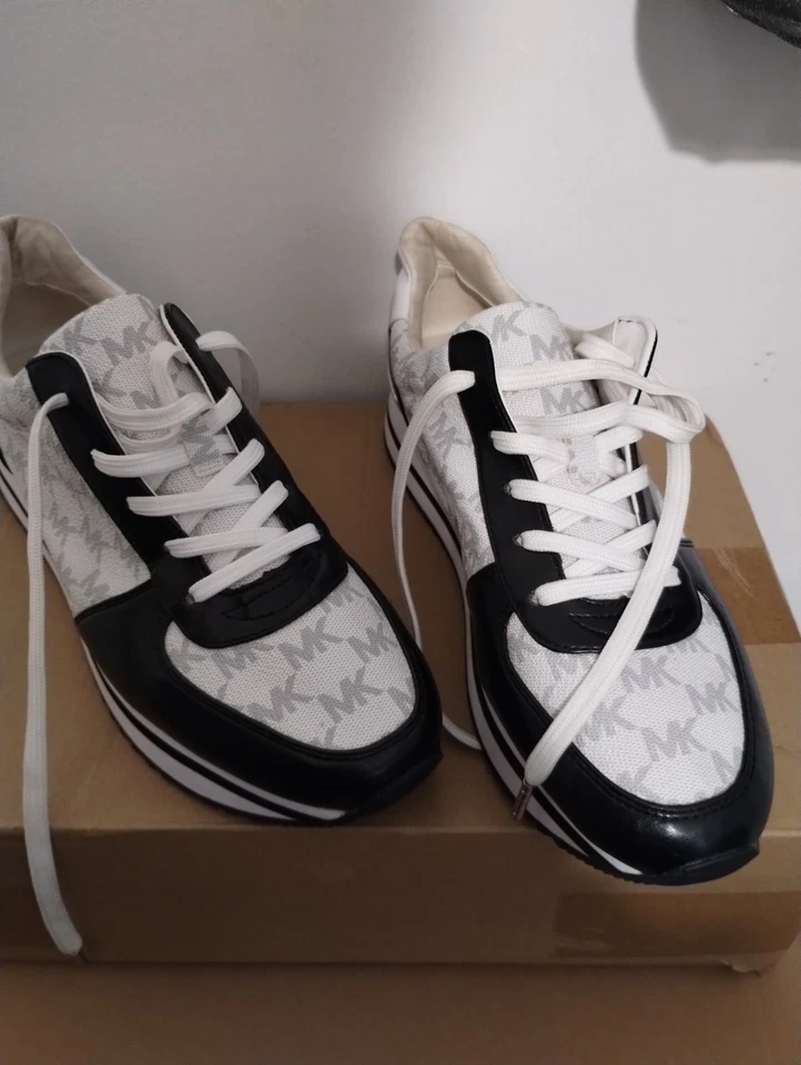 Zapatillas para mujer Michael Kors talla 10 Foto 2 de 4