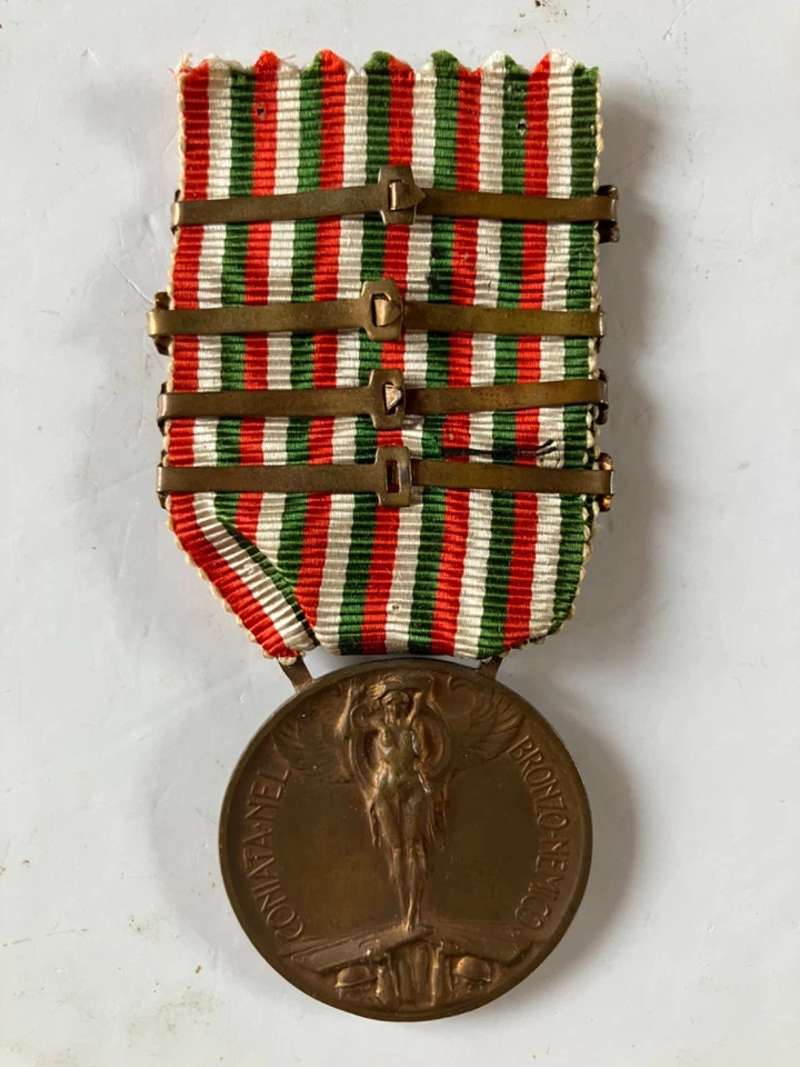 medaglia italiana CONIATA NEL BRONZO NEMICO con fascette 1915/16/17/18 1 guerra - Immagine 3 di 3