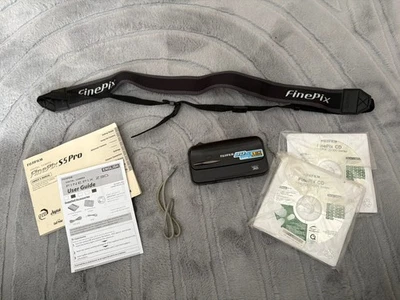 Fujifilm FinePix Real 3D Digital Camera - Image 1 of 4