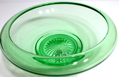 Vintage Green Depression Glass Bowl Uranium 7" D Cupped / Rolled Rim 2 1/2" T