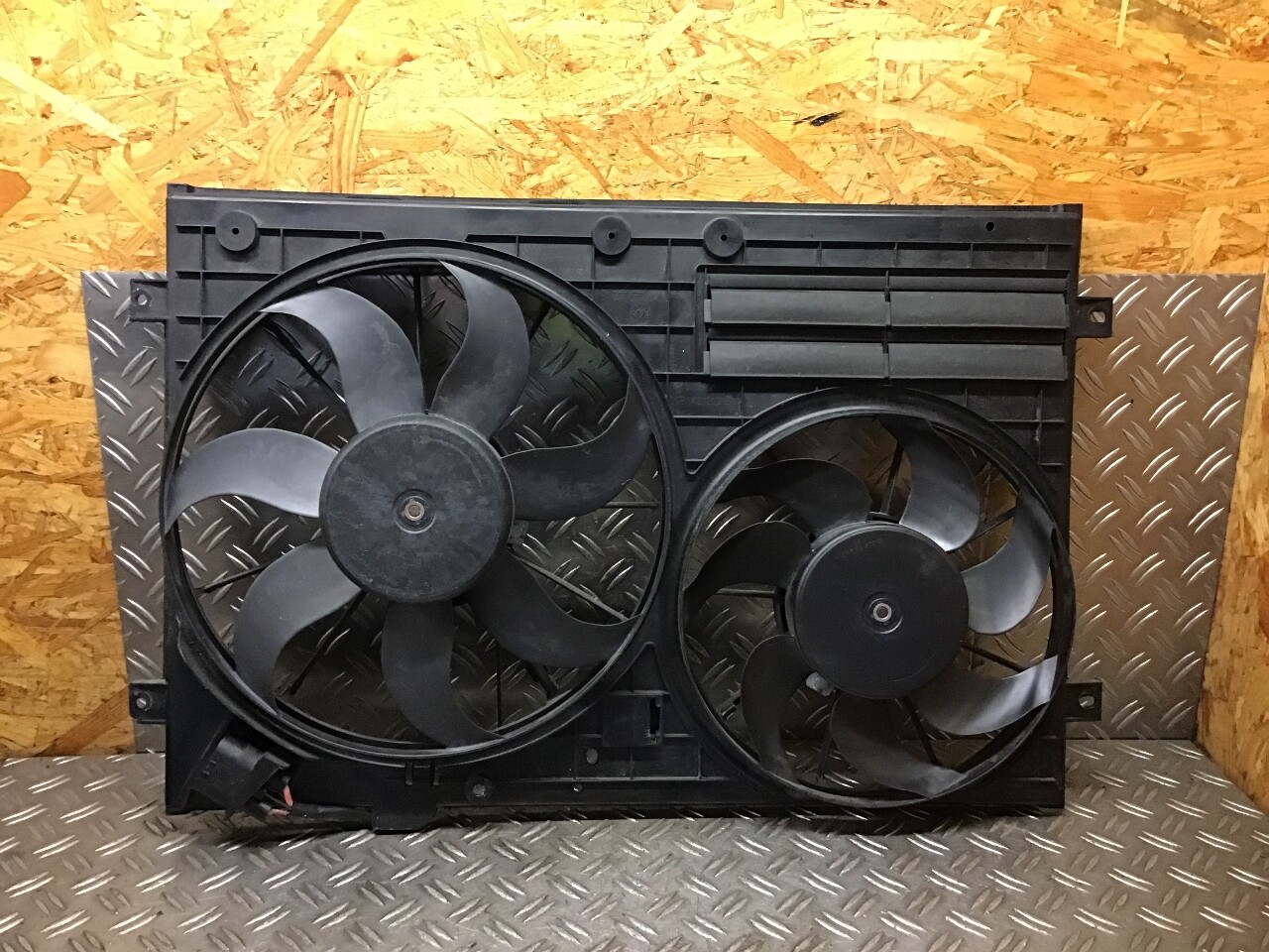 474812 electric fan Audi A3 convertible (8P) 1K0121207AQ-image