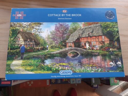 Puzzle Gibsons Cottage by the Brook 636 pezzi completo 68,5 x 32 cm - Foto 1 di 3