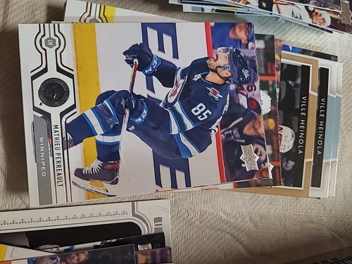 Hockey Tin And Hockey Cards - Picture 12 of 23