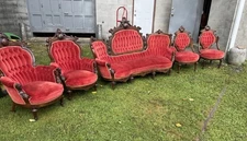 JOHN JELLIFF 5 PIECE WALNUT RENAISSANCE CARVED PARLOR SET