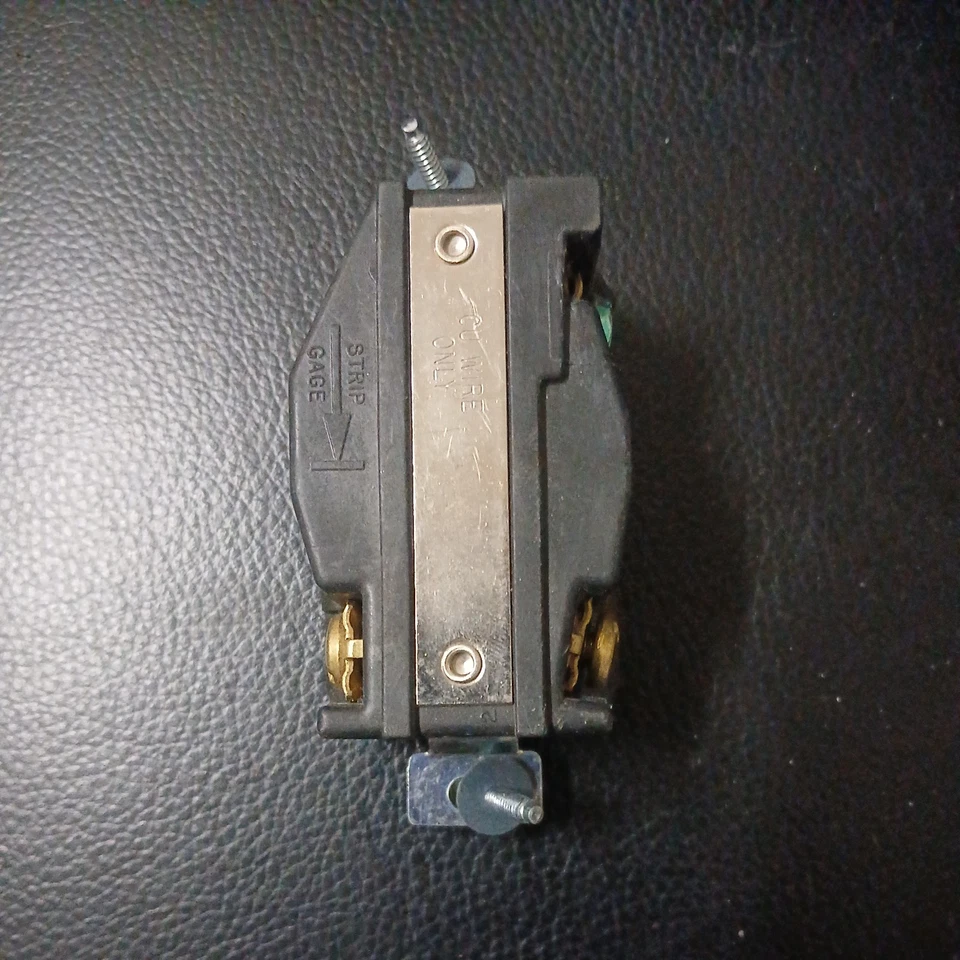 Cooper Arrow Hart CWL830R Twist Turn Locking Receptacle Outlet L8-30R 30A 480V - Image 2 of 2