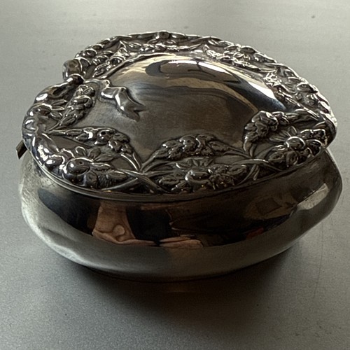 Henry Matthews 1901 Antique Repousse Sterling Silver Heart Shaped Trinket Box - Picture 11 of 22