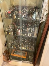 bottiglia collezione Anni 70/80/90 In Ottimo Stato, Vendo Completa Di Vetrina