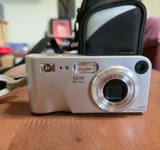 HP Photosmart M307 3.2MP Digital Camera Silver AA battery Working, Case Included