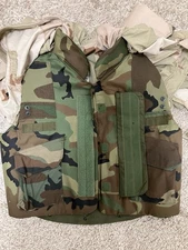 Medium USGI PASGT M81 Flak Vest W/ Small/medium Desert camo Cover. read desc