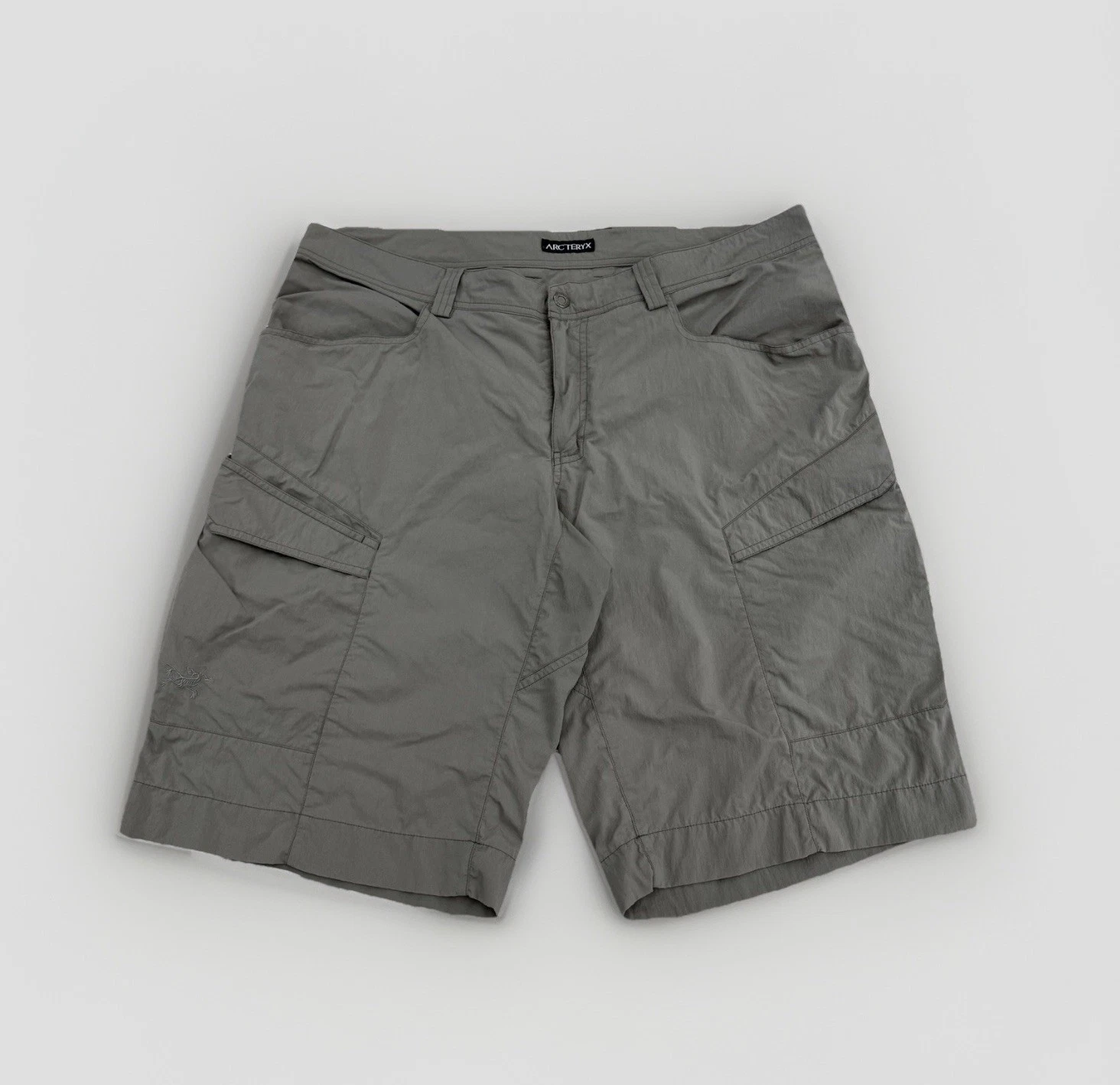 Arc'teryx Rampart Cargo Shorts Men’s size 38 Gray Hiking Climbing Gorpcore Baggy