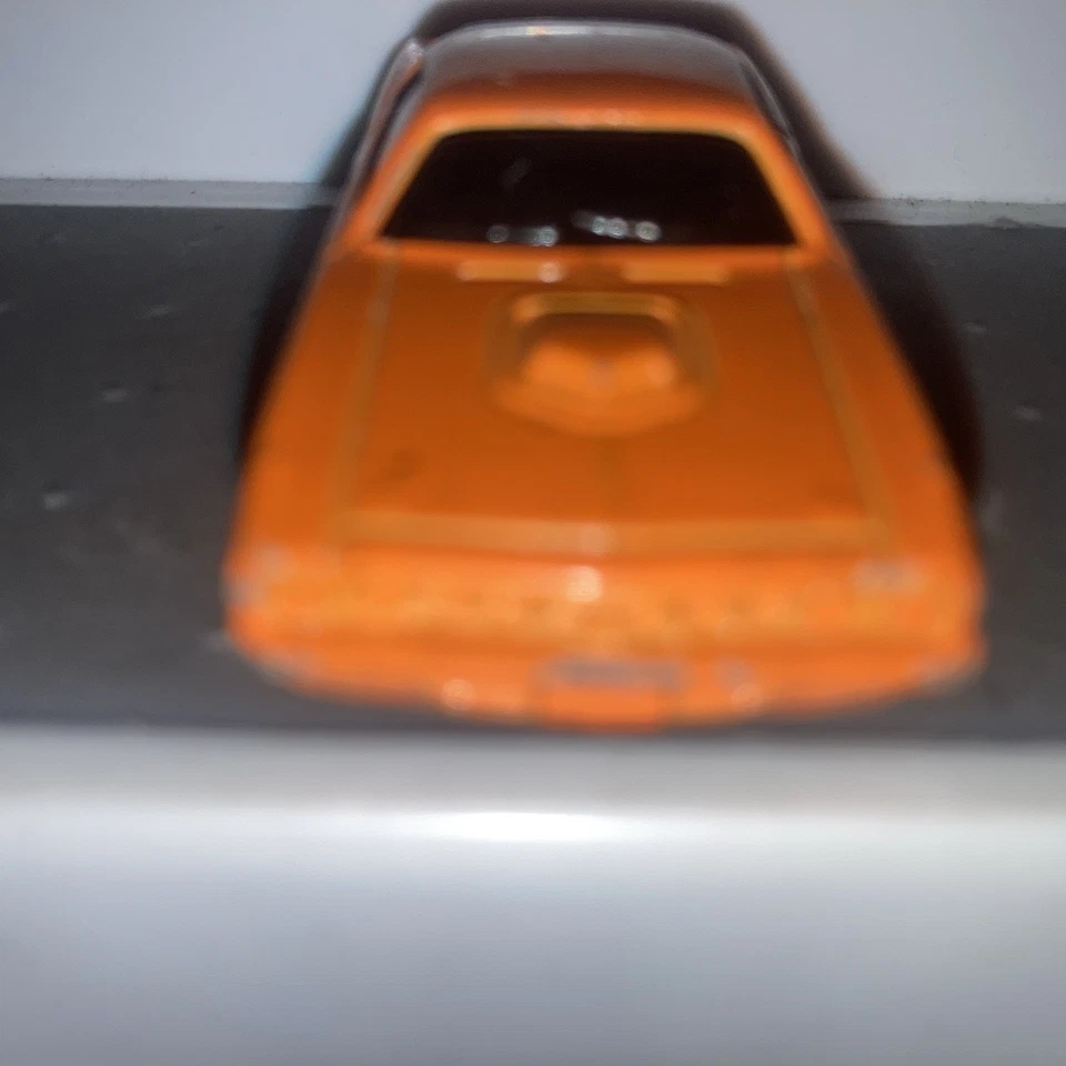 Maisto Plymouth Hemi Cuda Model Car Orange  p/w  standard wheels loose rare - Image 4 of 4