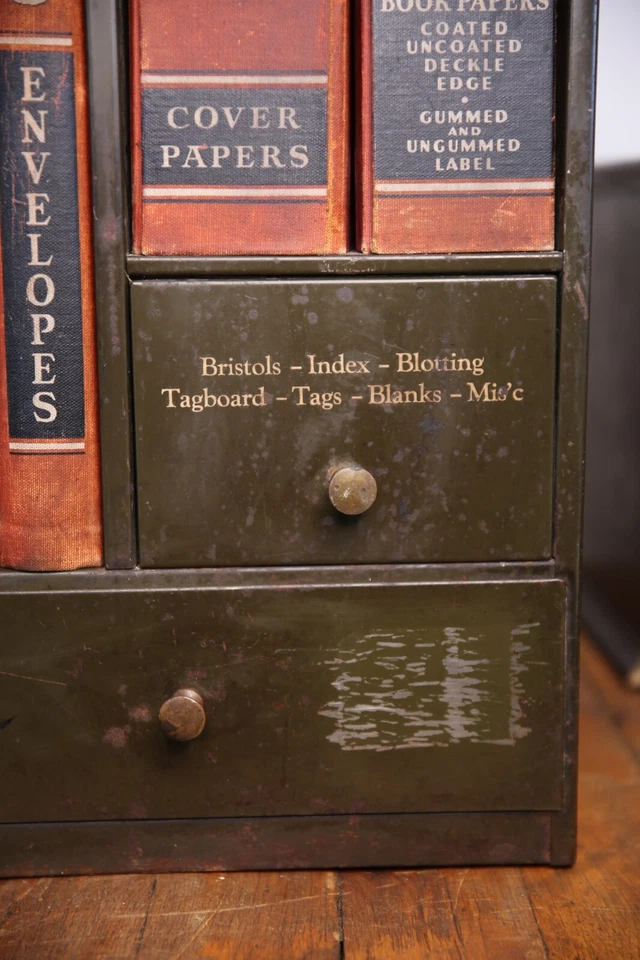 Archivador industrial de metal vintage libro mayor porta libros vendedor muestra antiguo Foto 4 de 4