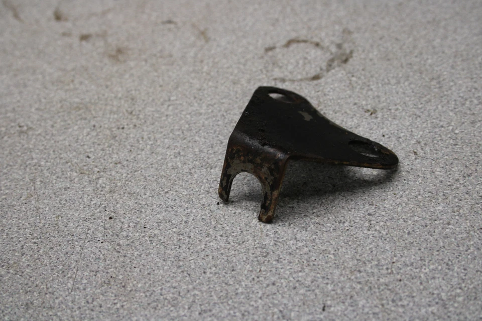 Suzuki TS90 1971 Honcho soporte interruptor freno trasero E10-0178.iY Foto 4 de 4