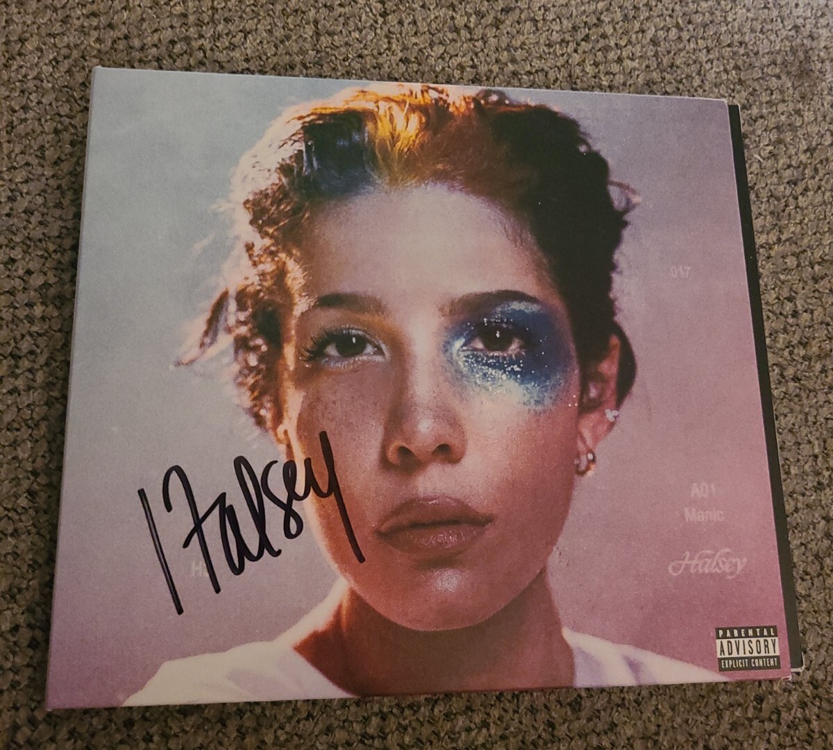 HALSEY SIGNED MANIAC CD ALBUM SOLD OUT LIMITED EDITION W/COA