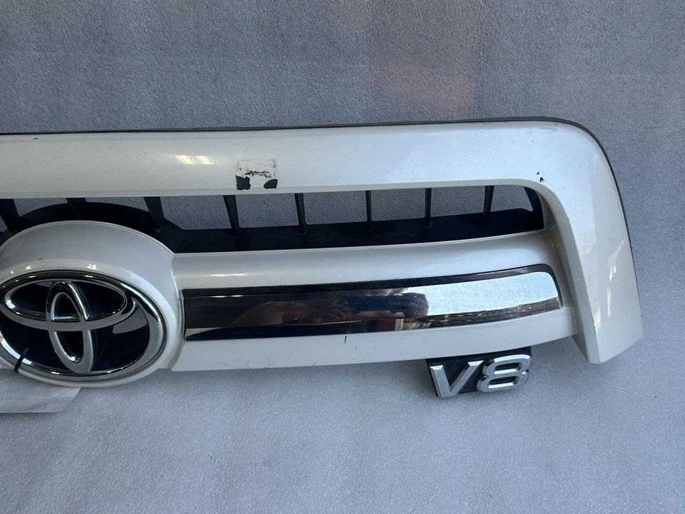 2005 TOYOTA SEQUOIA LIMITED UPPER GRILLE WHITE 071 Foto 2 de 4