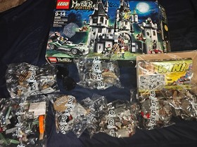 LEGO 9468 Monster Fighters Vampyre Castle Retired Set Very damaged box 